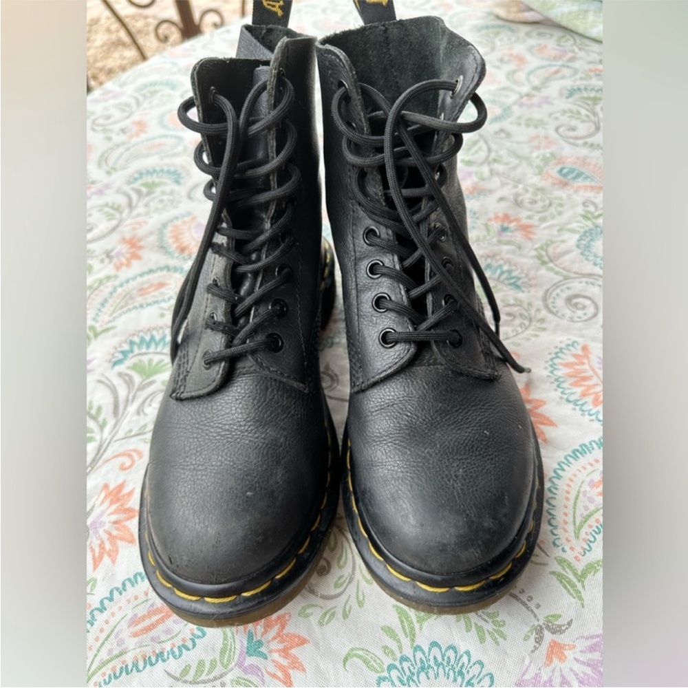 Dr. Martens 1460 leather lace up combat boots size 7